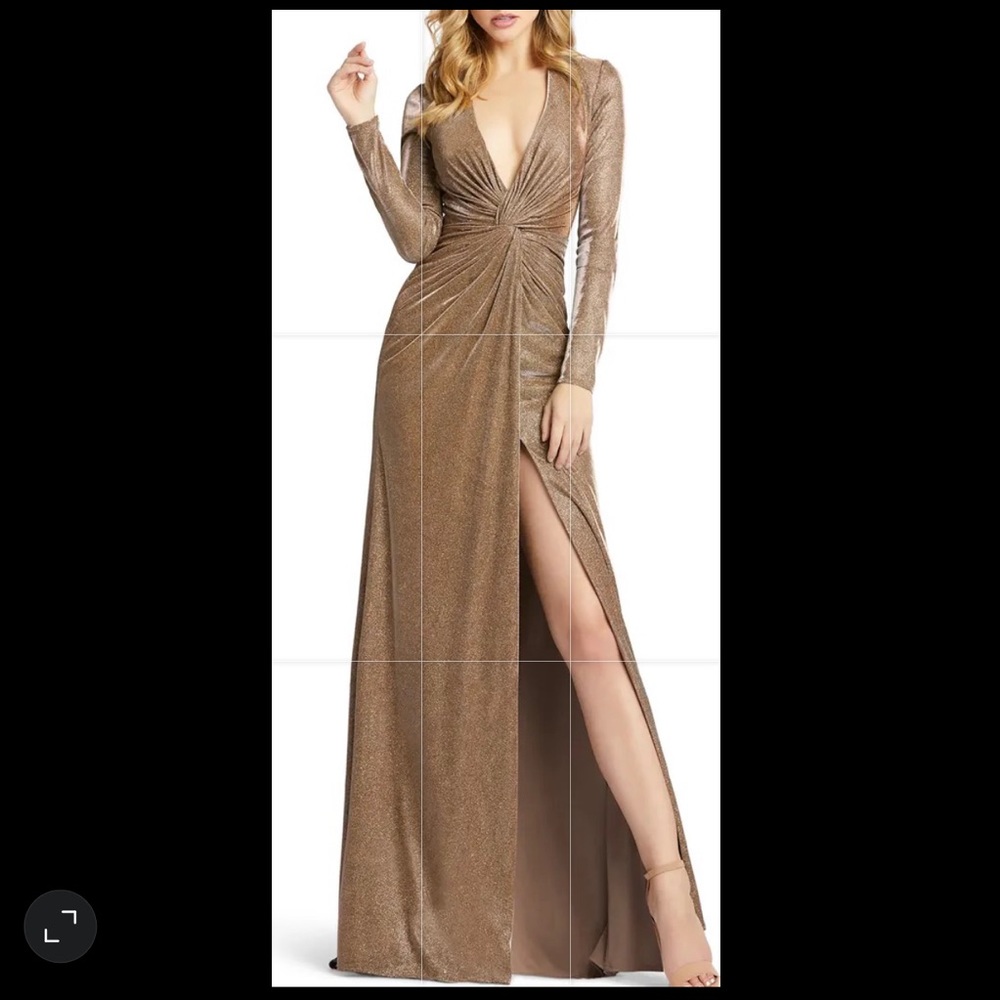 Twist Front Long Sleeve Metallic Gown
IEENA FOR MAC DUGGAL